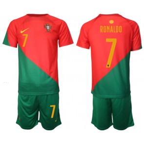 Portugal Cristiano Ronaldo #7 Replika Babytøj Hjemmebanesæt Børn VM 2022 Kortærmet (+ Korte bukser)